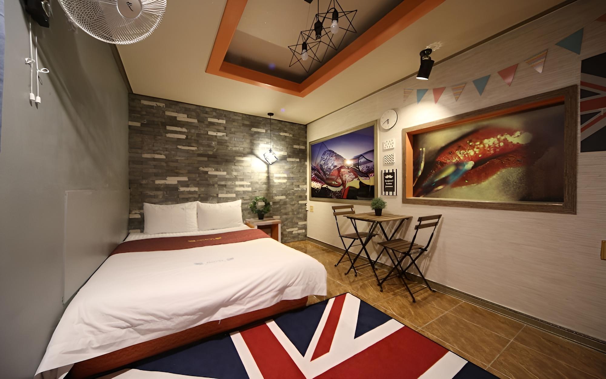 Room (Semi-Suite room (Netflix available)) photo 1