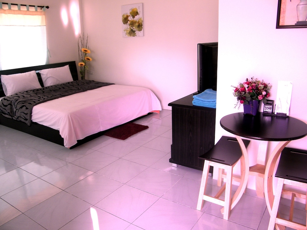 Deluxe Room, Lake View photo 3