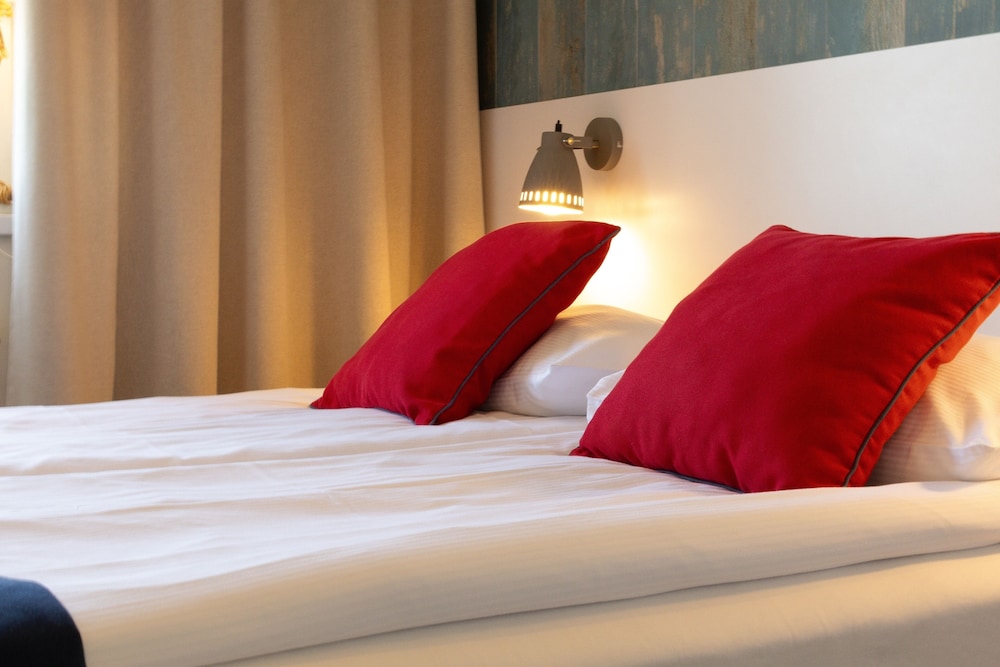 Deluxe Double Room thumbnail 5