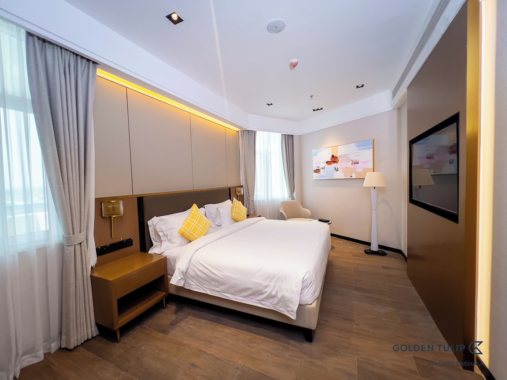 Suite, 1 King Bed, Balcony photo 2