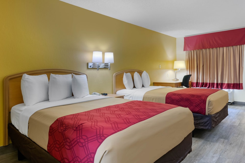 Standard Room, 2 Double Beds, Non Smoking - Photo 4