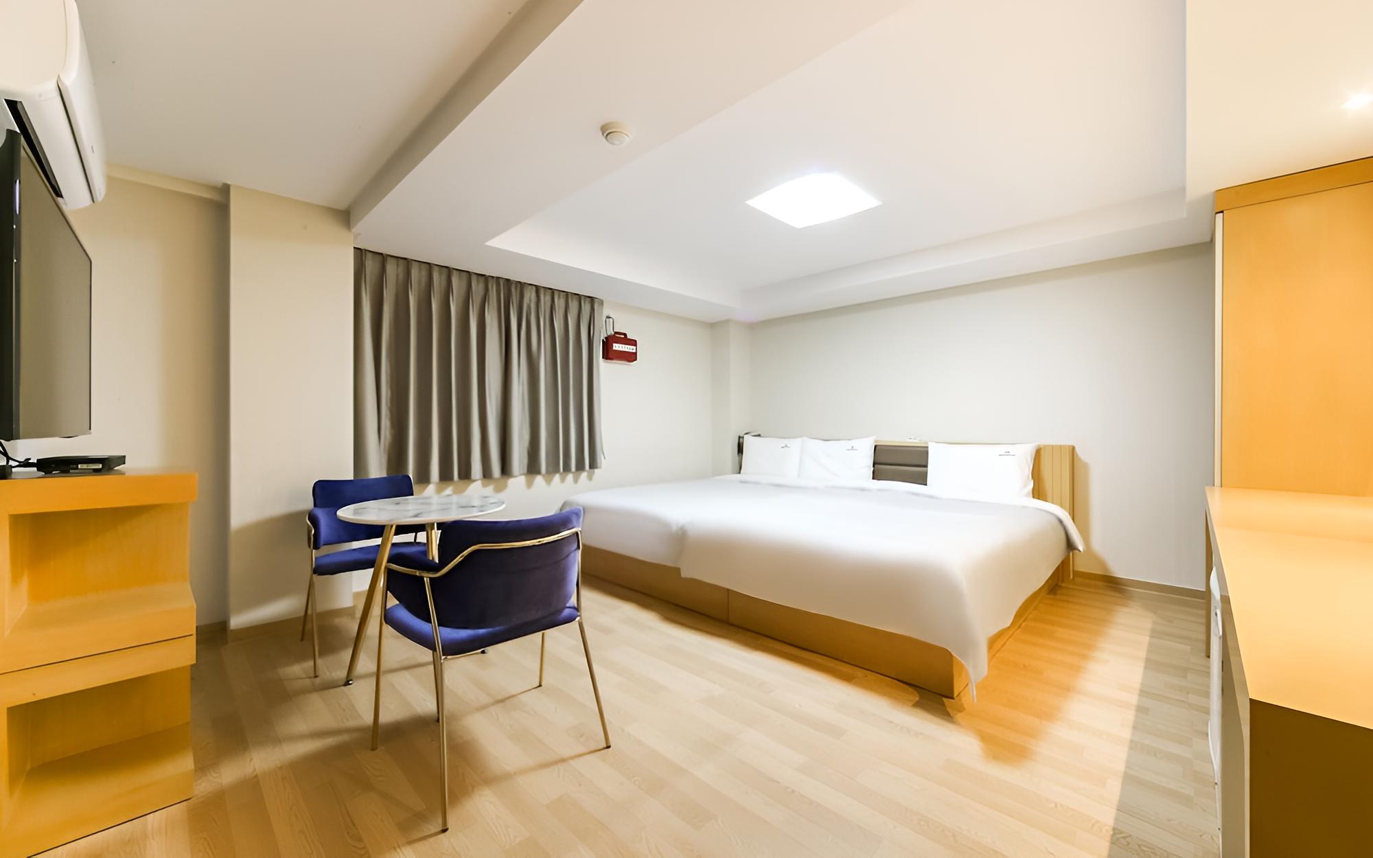 Room (Special (Double+Single)) photo 2