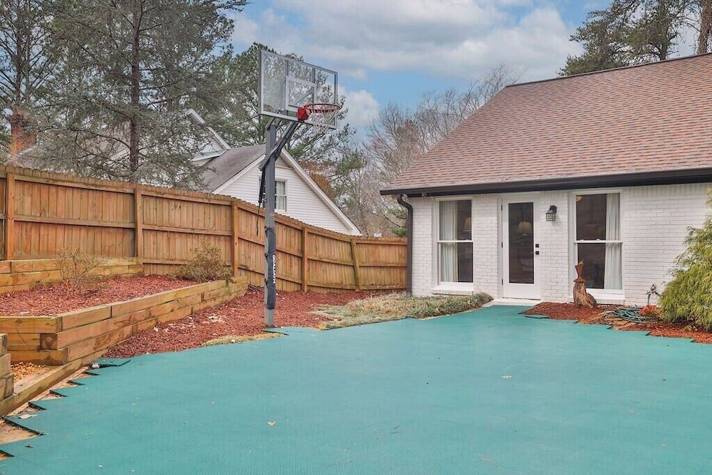 Sandy Springs エグゼクティブ リトリート プール ホットタブ サウナ バスケットボール コート, 写真 46
