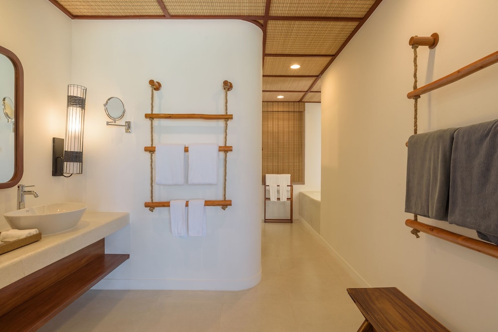 3 Bedrooms Presidential Beachfront Pool Villa photo 3