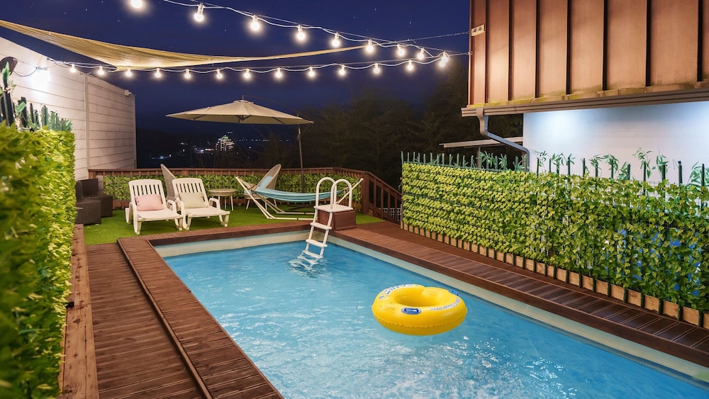 Basic Room, 2 Bedrooms (Unit 6 (Pet/Private Pool /BBQ))