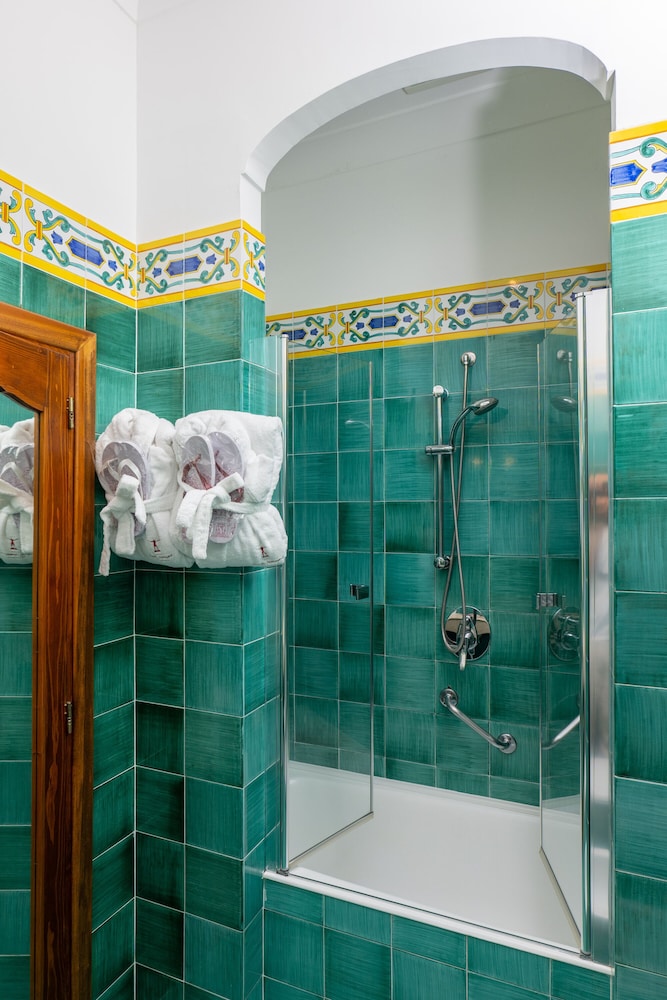 Superior Double or Twin Room, Terrace, Sea View - Photo 9