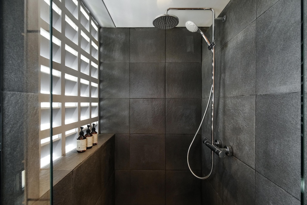 Dinara - Three Bedroom Residence - Photo 9