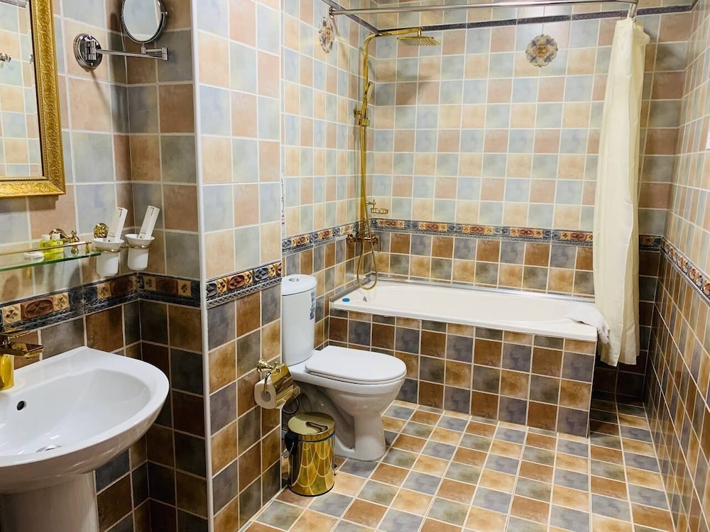 Standard Single Room, 1 King Bed photo 2
