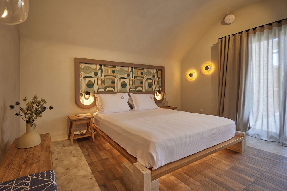 Superior Suite with Plunge Pool - Photo 14