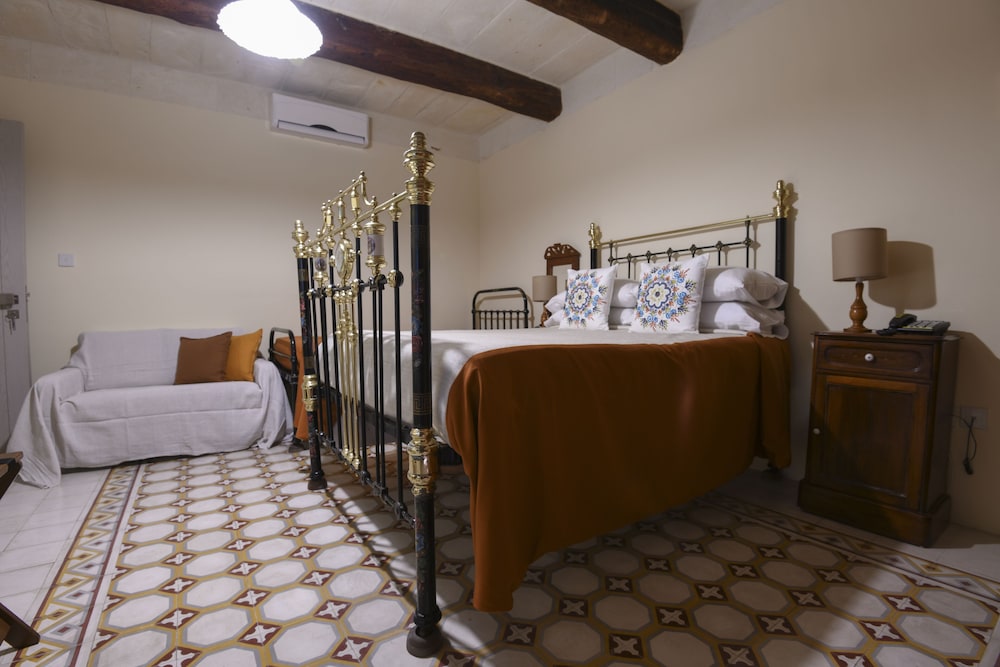 Superior Triple Room, Partial Sea View photo 2