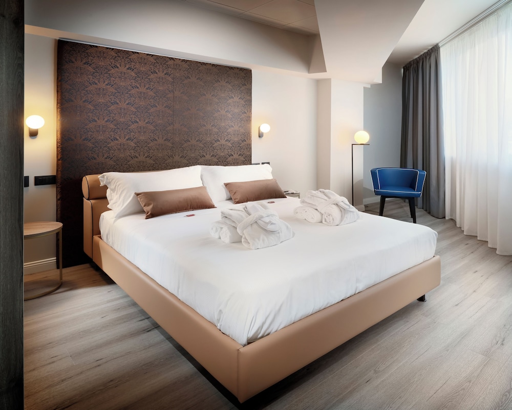 Suite, Hill View - Photo 2