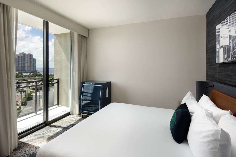 Suite, 1 Bedroom, Balcony - Photo 2
