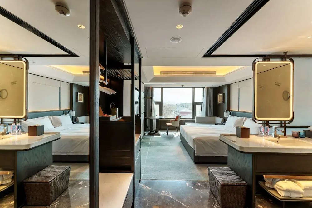 Business King-Bed Room With View
