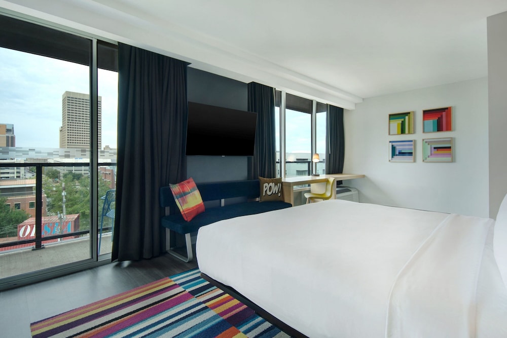 Suite, 1 King Bed, Balcony photo 3
