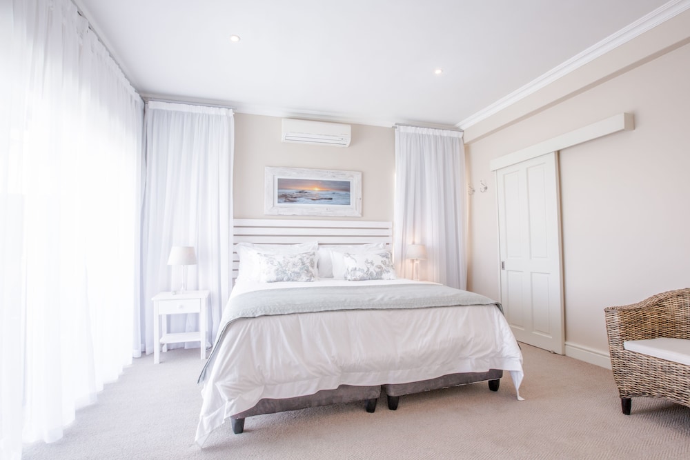 Pool level / Sea View Room (3)