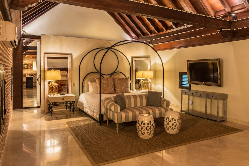 Suite, 1 King Bed photo 1