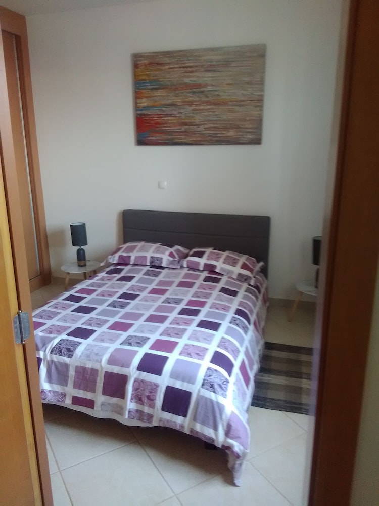 Traditional Apartment photo 3