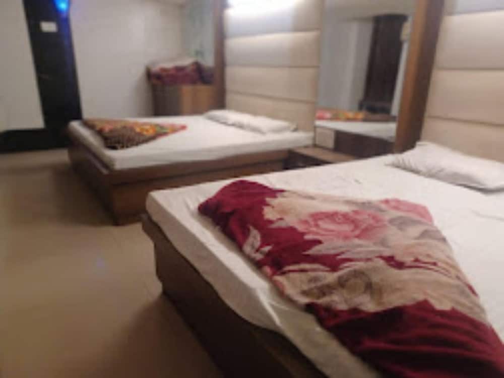 Deluxe Quadruple Room, City View photo 1