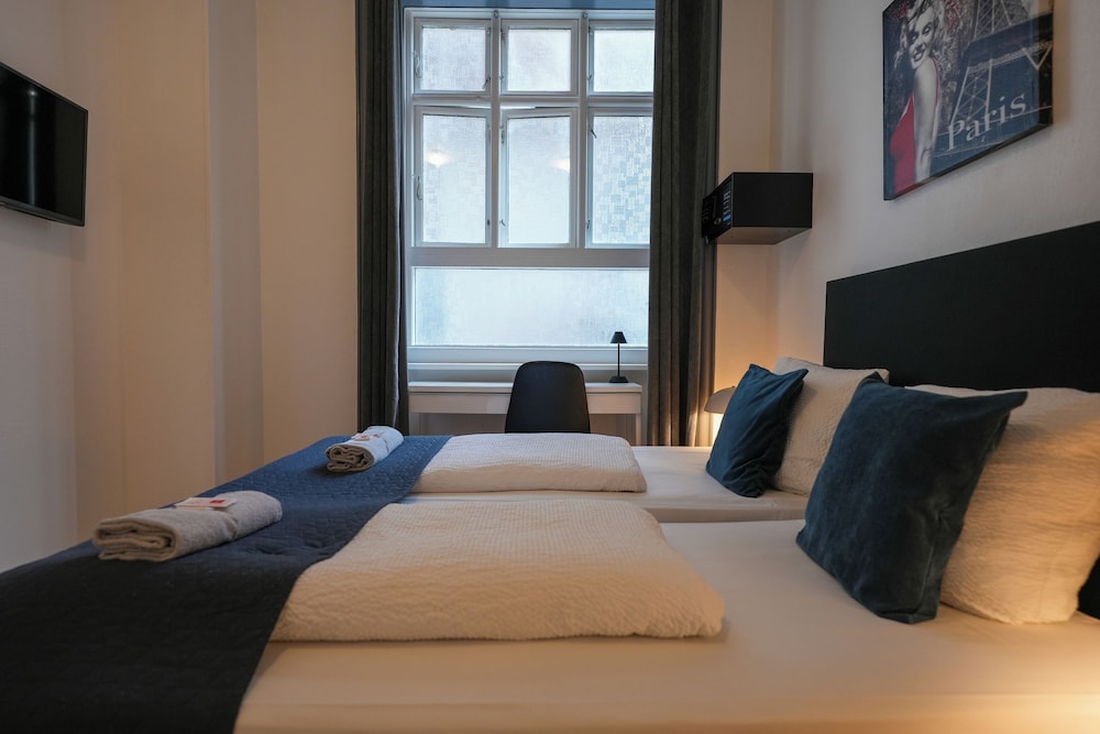 Standard Twin Room photo 2