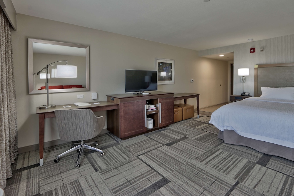Studio, 1 King Bed, Accessible, Non Smoking photo 3