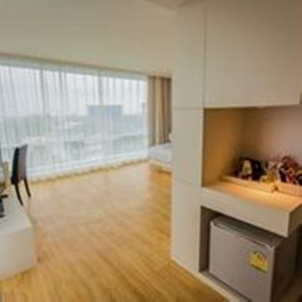 Landmark Suite With Panorama View photo 2