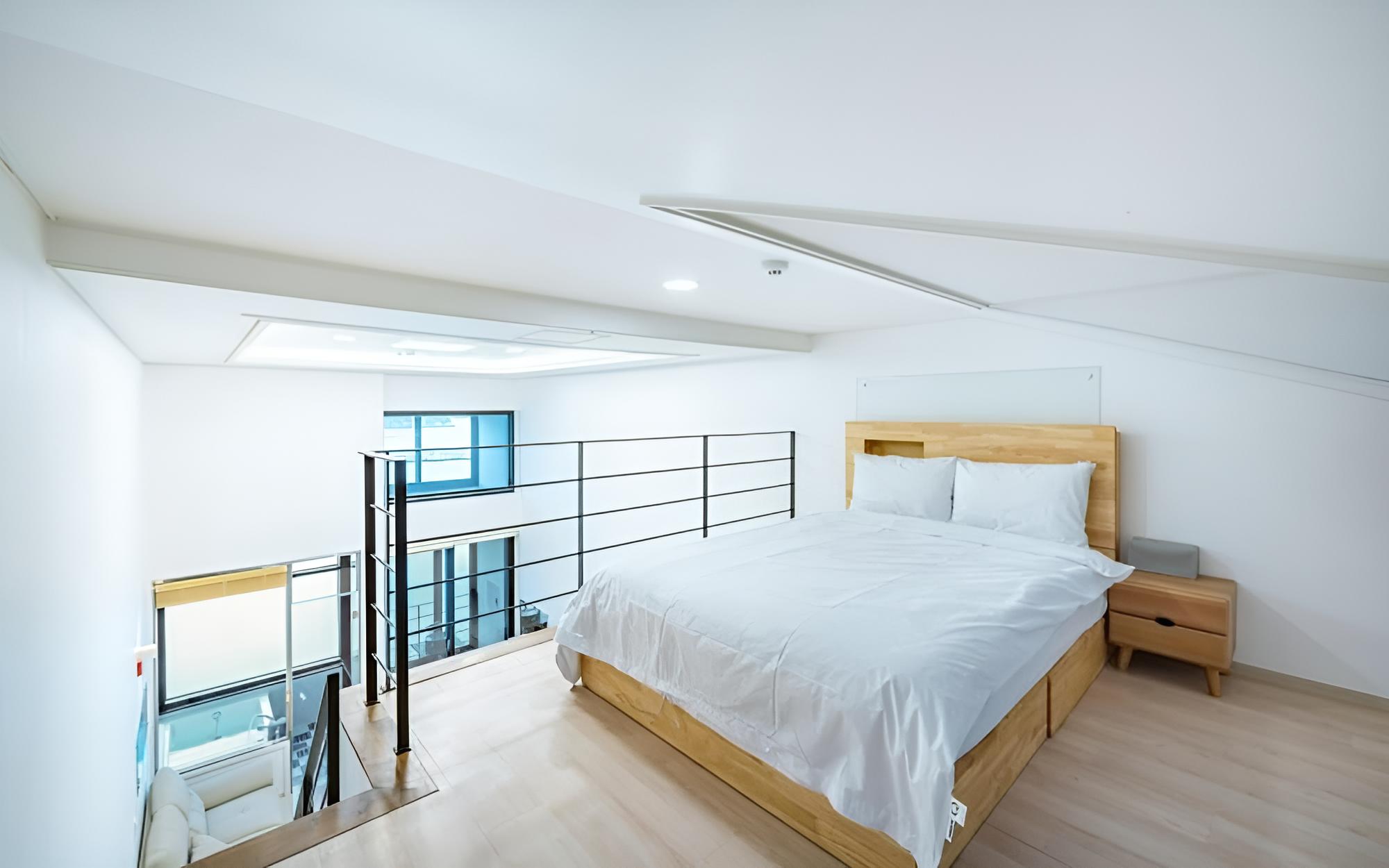 Room (Room 305 (Suite Spa Duplex)) - Photo 4