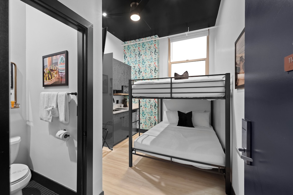 Deluxe Studio Suite