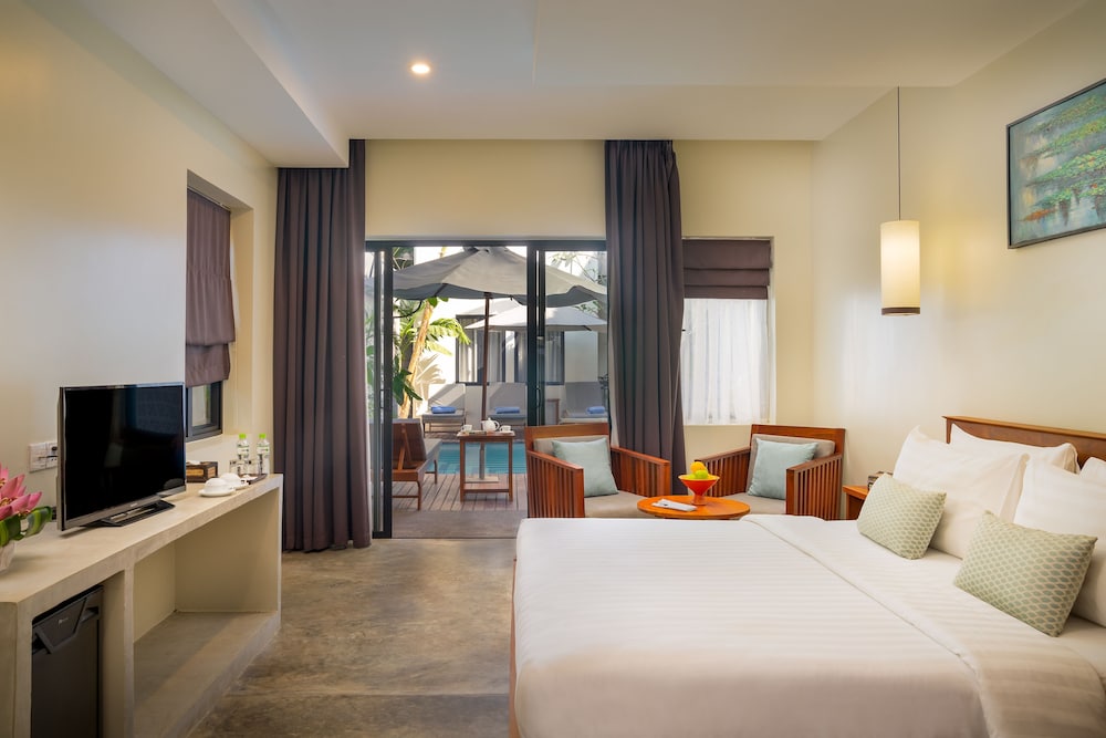 Cabana Room, Access to Pool