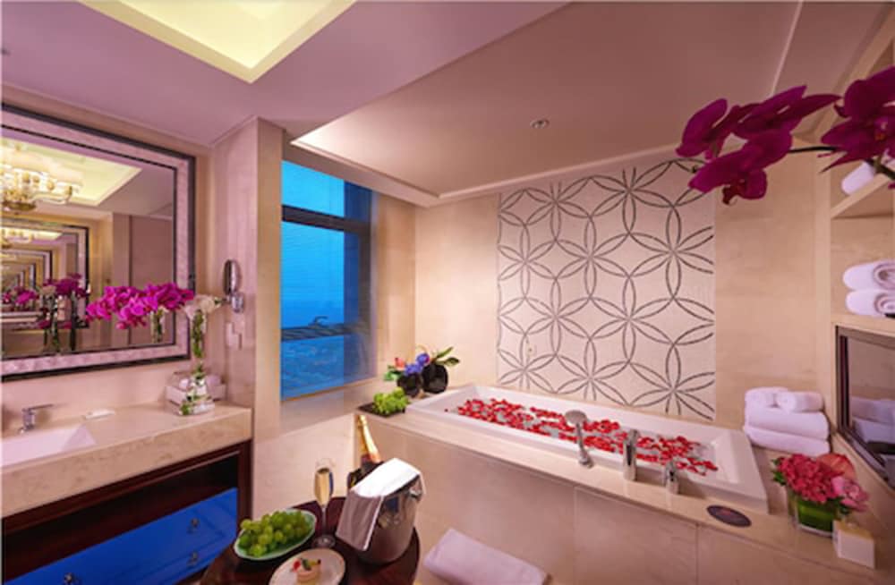 Deluxe Suite photo 3