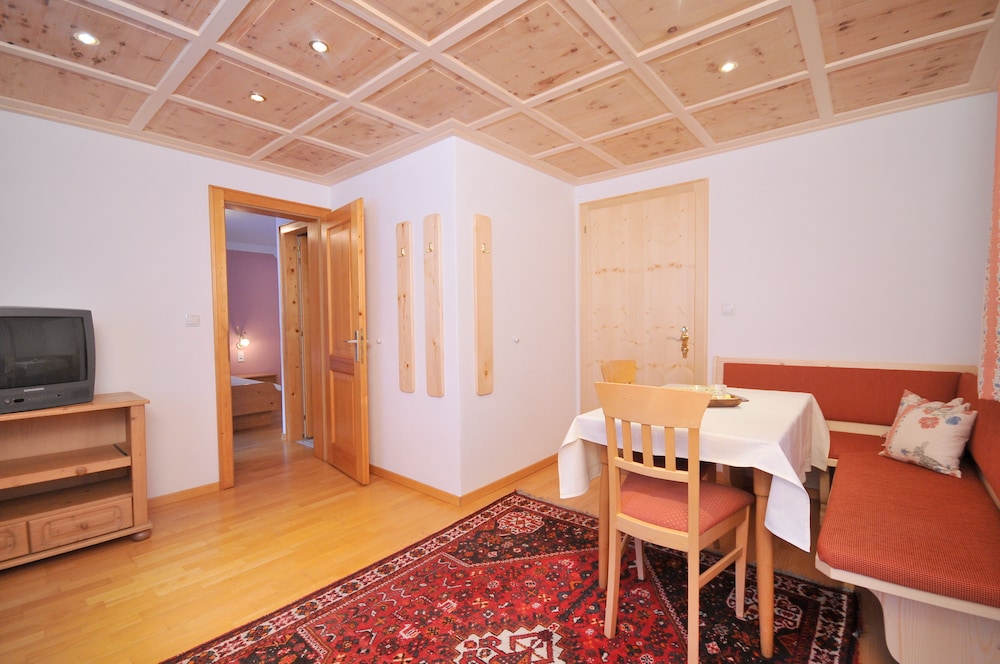 Family Room, Terrace, Mountain View (Alpenrebe  (No Cleaning Fee)) photo 2