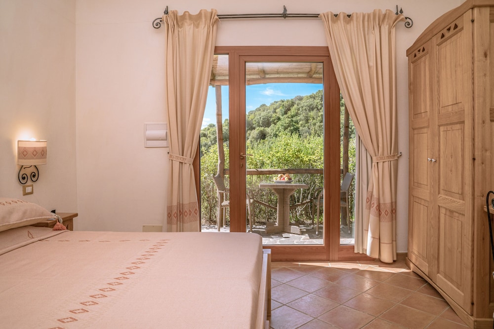 Superior Triple Room, Non Smoking, Lake View photo 3
