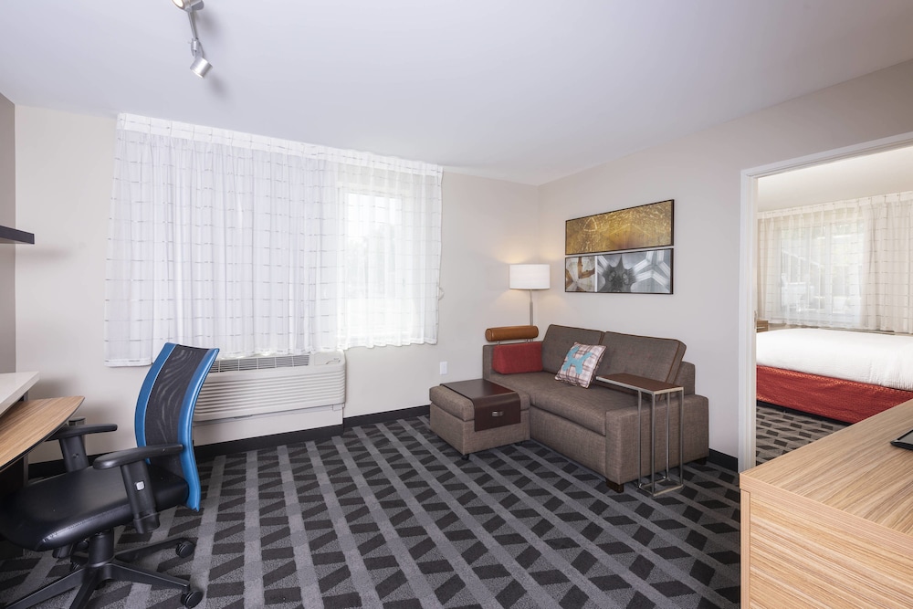 Suite, 1 Bedroom, Smoking (Mobility/Hearing Accessible, Tub) photo 1