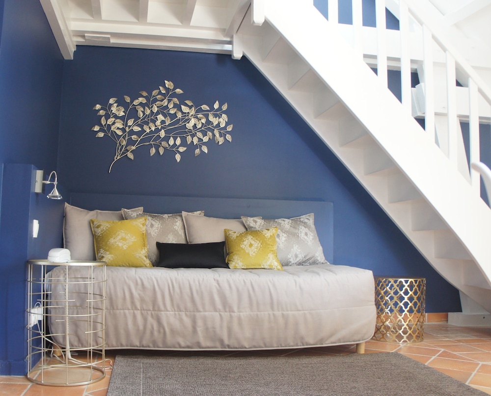 Large suite Duplex - Photo 10