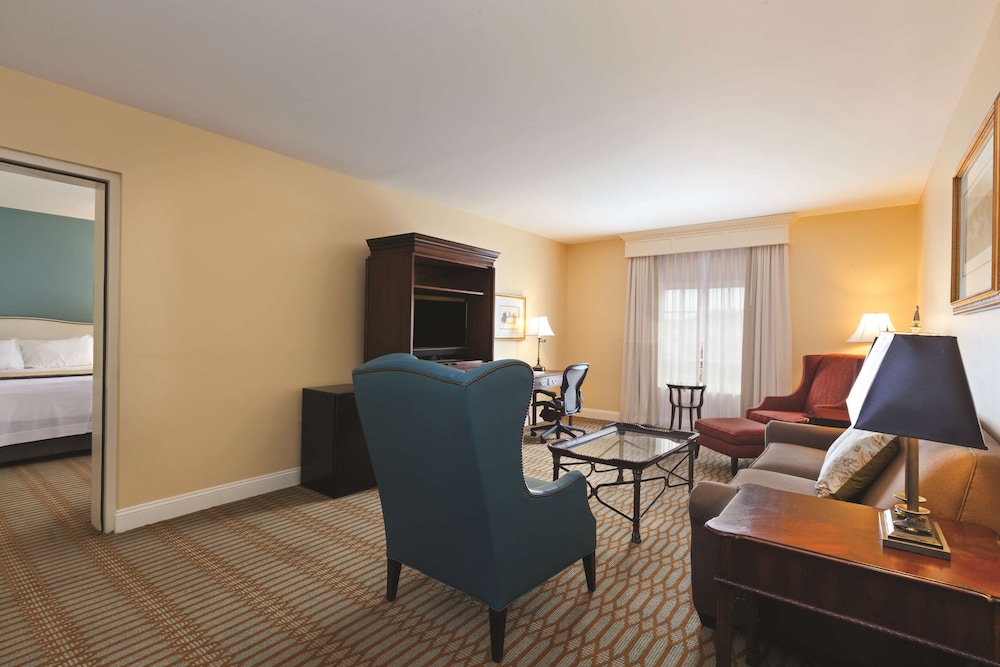 Suite, 1 Bedroom - Photo 5