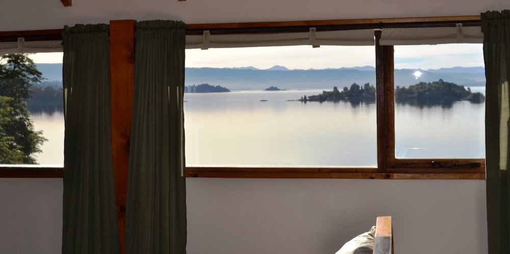Premium Chalet, 1 King Bed, Hot Tub, Lake View photo 2