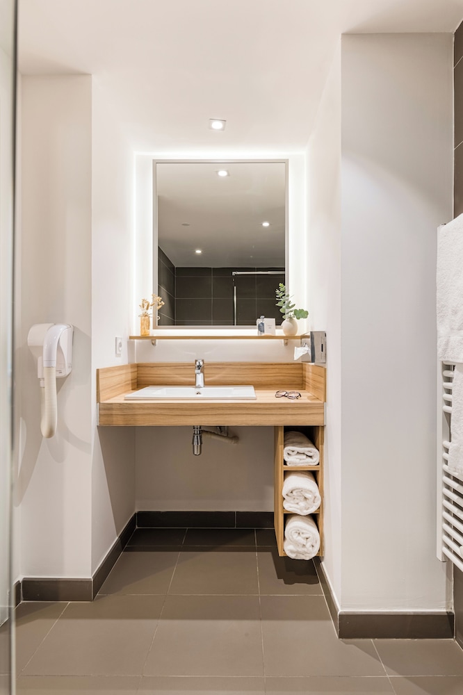 Business Studio Suite, 1 Queen Bed, Non Smoking, Kitchenette, photo 6