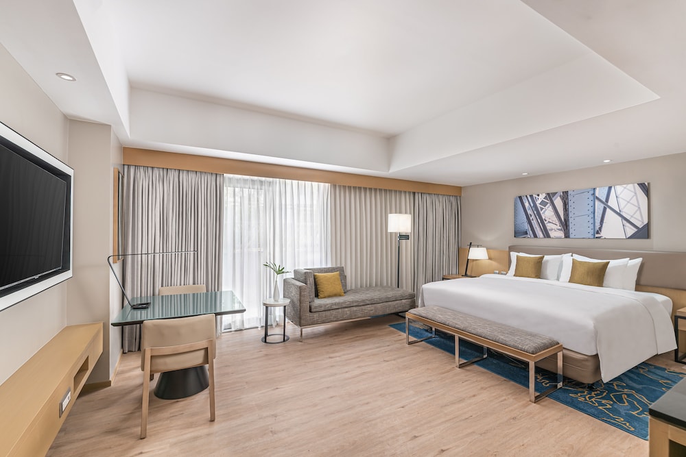 Premier Room with 1 King Bed and Club Access - Photo 1