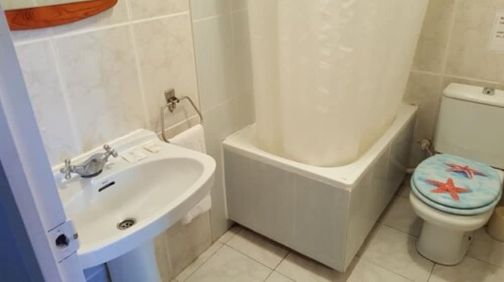Single Room, 1 Twin Bed, Private Bathroom photo 2
