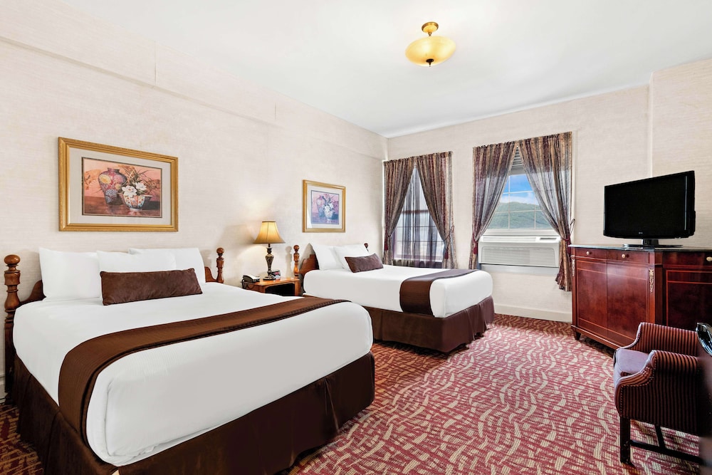 Suite, 2 Queen Beds, Non Smoking, Kitchenette