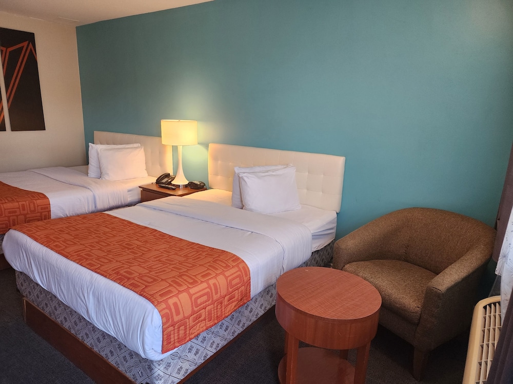 Room, 2 Queen Beds, Non Smoking photo 3
