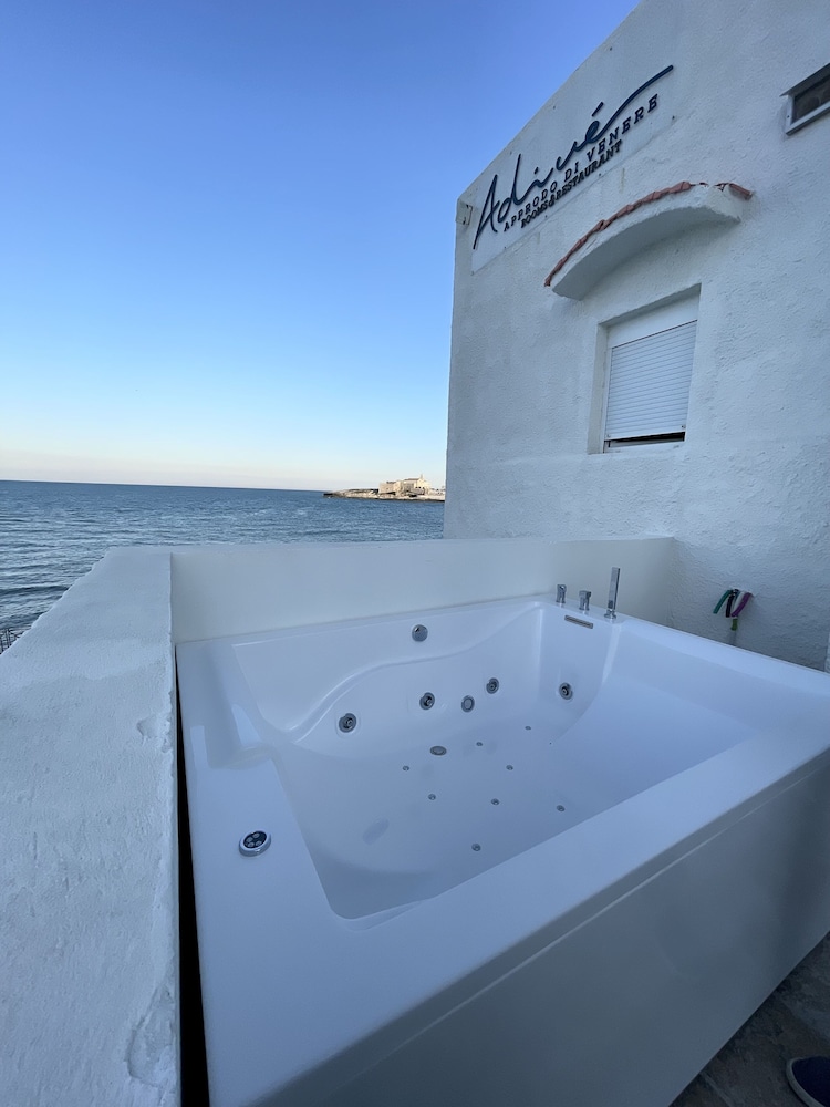 Deluxe Double Room, Hot Tub, Sea View photo 3