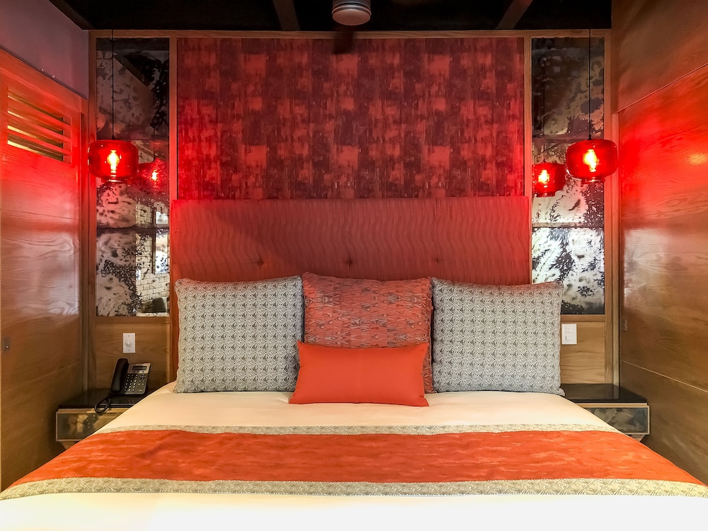 1 Bed 1 Bath Street/partial Ocean View Suite