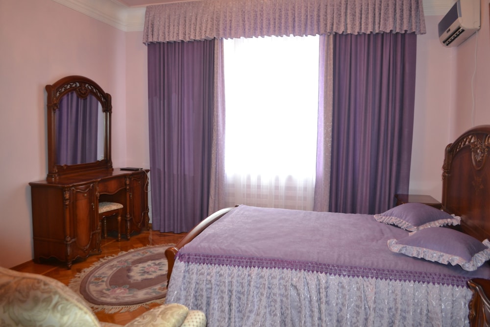 Standard Room, 1 King Bed photo 1