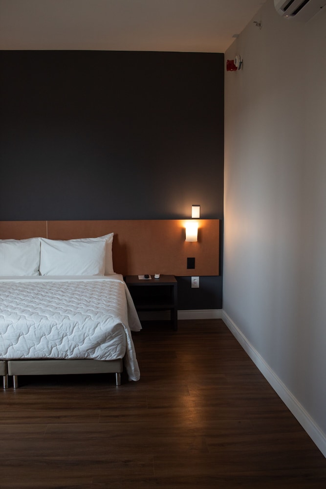 Superior Room, 1 Queen Bed, Mobility Accessible