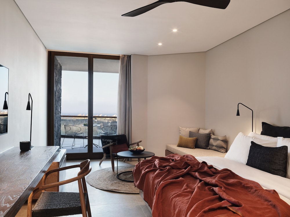 Room, 1 King Bed, Sea View - Photo 2