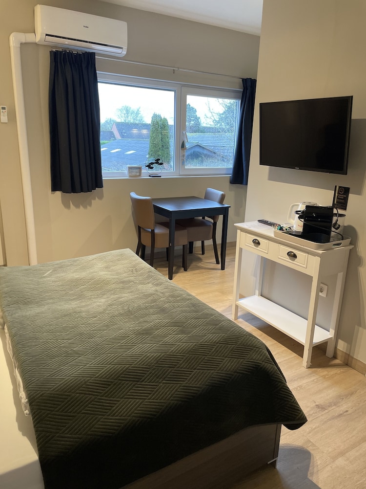 Standard Studio, 1 Bedroom photo 2