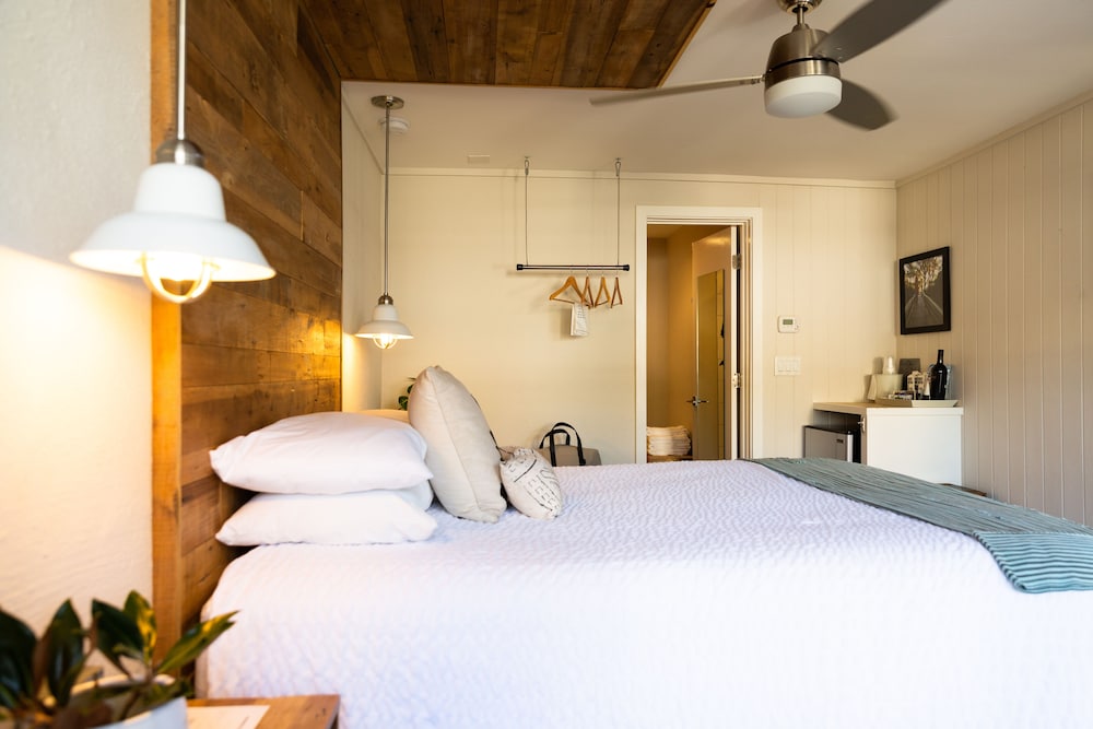 Standard Room, 1 Queen Bed, Non Smoking photo 1