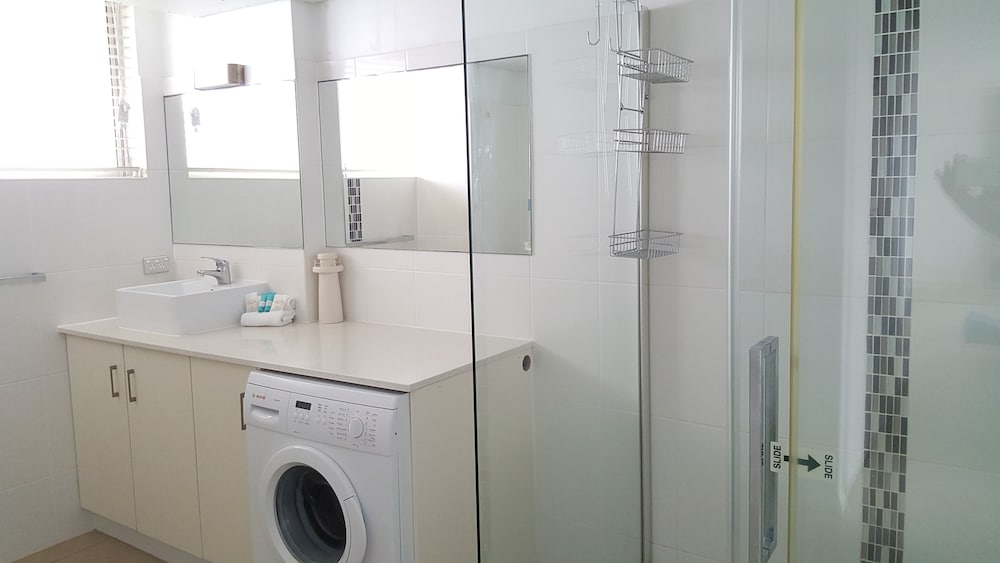 Ocean View 2 Bedroom Apartment, 1-2 Nights photo 2