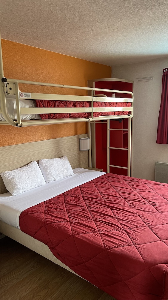 Standard Room, Multiple Beds (1 Double and 1 Single bed) - Photo 5