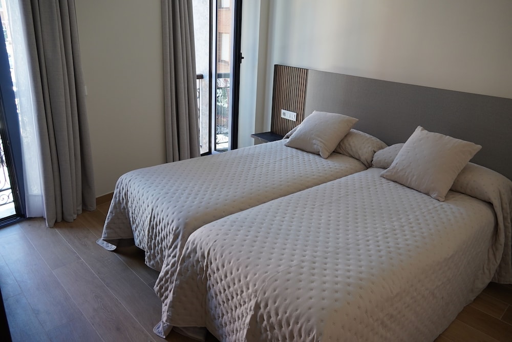 Deluxe Suite, Balcony, City View photo 3